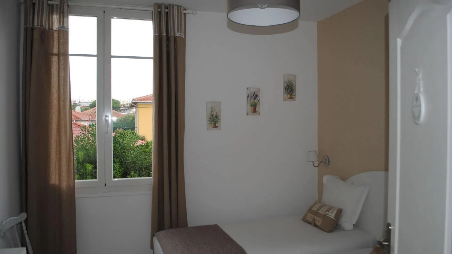 Hotel La Villa Des Oliviers Cagnes-sur-Mer França